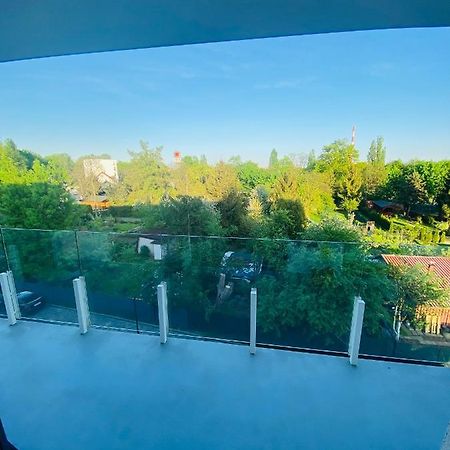 Luxury White Apartment In Park Lotnikow Краків Екстер'єр фото