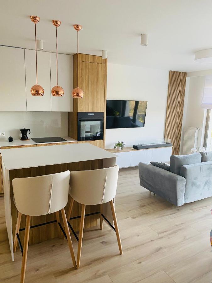 Luxury White Apartment In Park Lotnikow Краків Екстер'єр фото