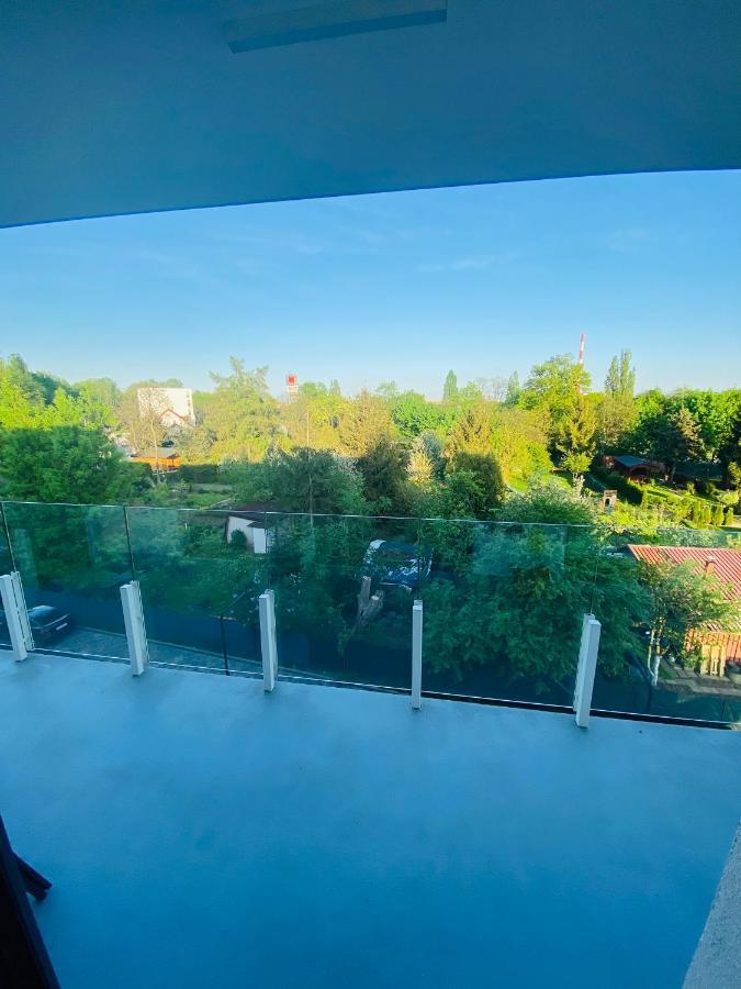 Luxury White Apartment In Park Lotnikow Краків Екстер'єр фото