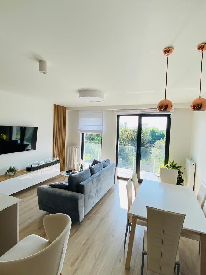 Luxury White Apartment In Park Lotnikow Краків Екстер'єр фото
